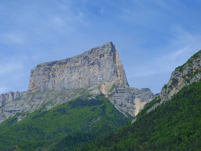 Le mont Aiguille dans la Drôme