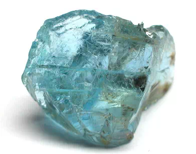 Pierre d'aigue-marine bleu ciel utilisée en joaillerie